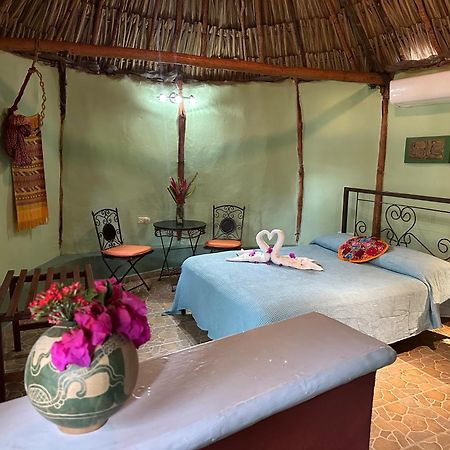 The Pickled Onion B&B And Restaurant Uxmal Santa Elena Exteriör bild