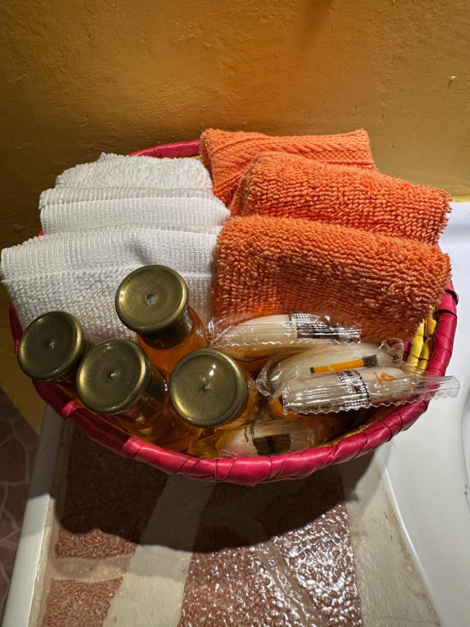 The Pickled Onion B&B And Restaurant Uxmal Santa Elena Exteriör bild