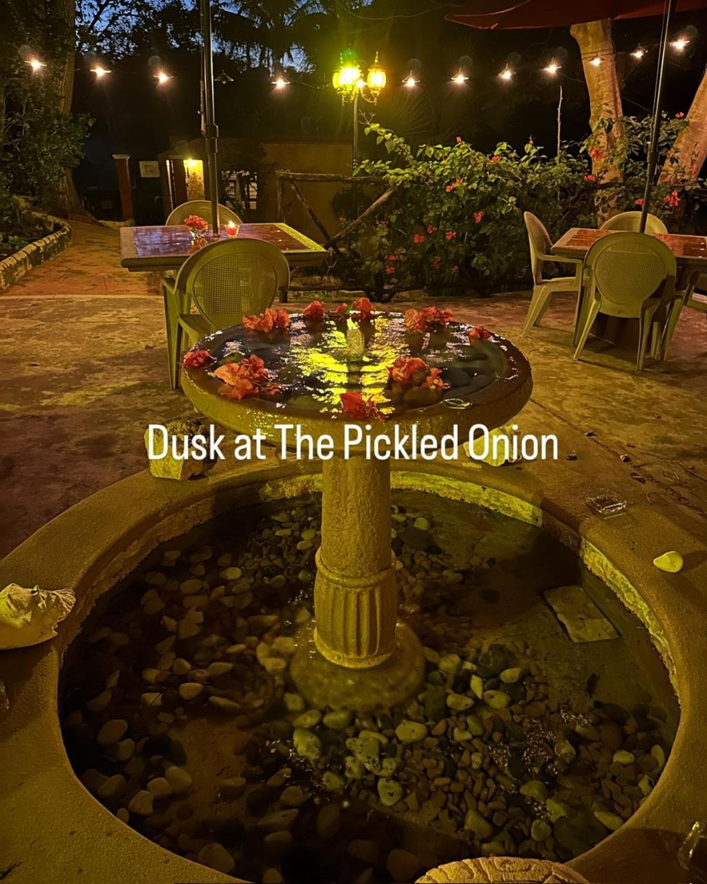 The Pickled Onion B&B And Restaurant Uxmal Santa Elena Exteriör bild