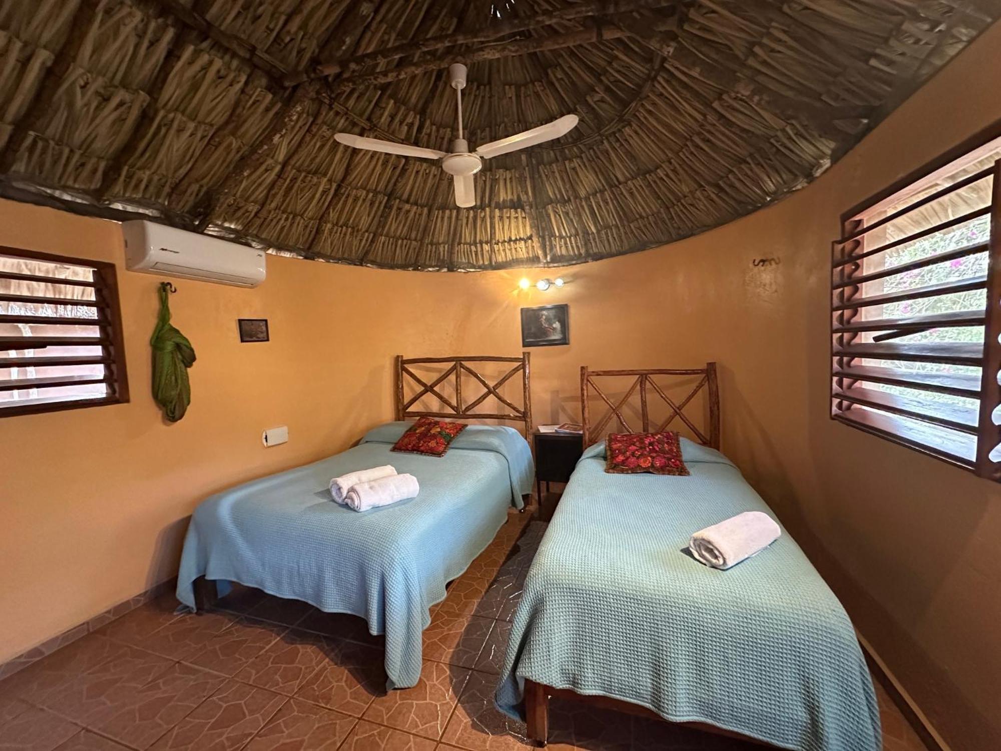 The Pickled Onion B&B And Restaurant Uxmal Santa Elena Exteriör bild