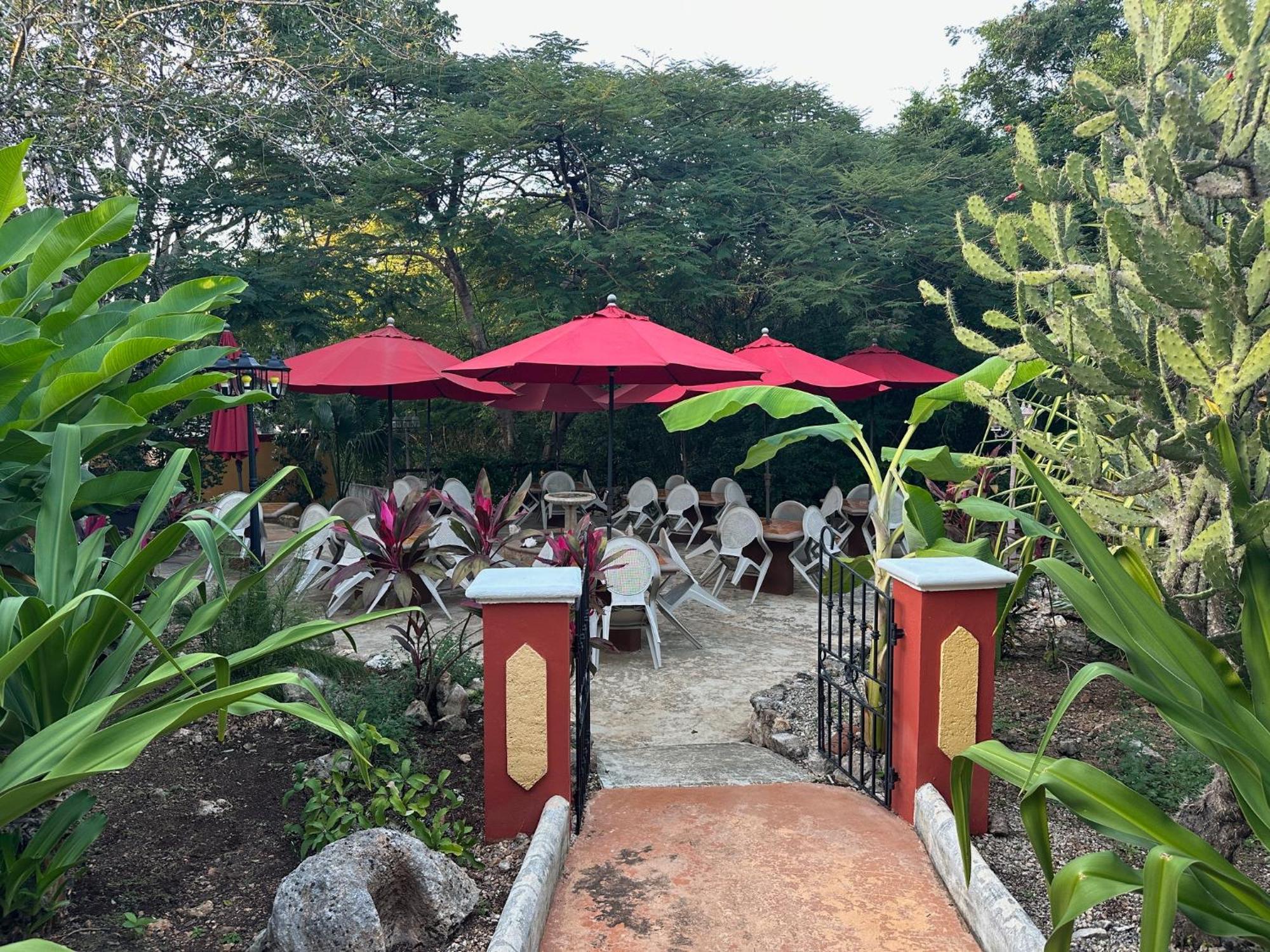 The Pickled Onion B&B And Restaurant Uxmal Santa Elena Exteriör bild