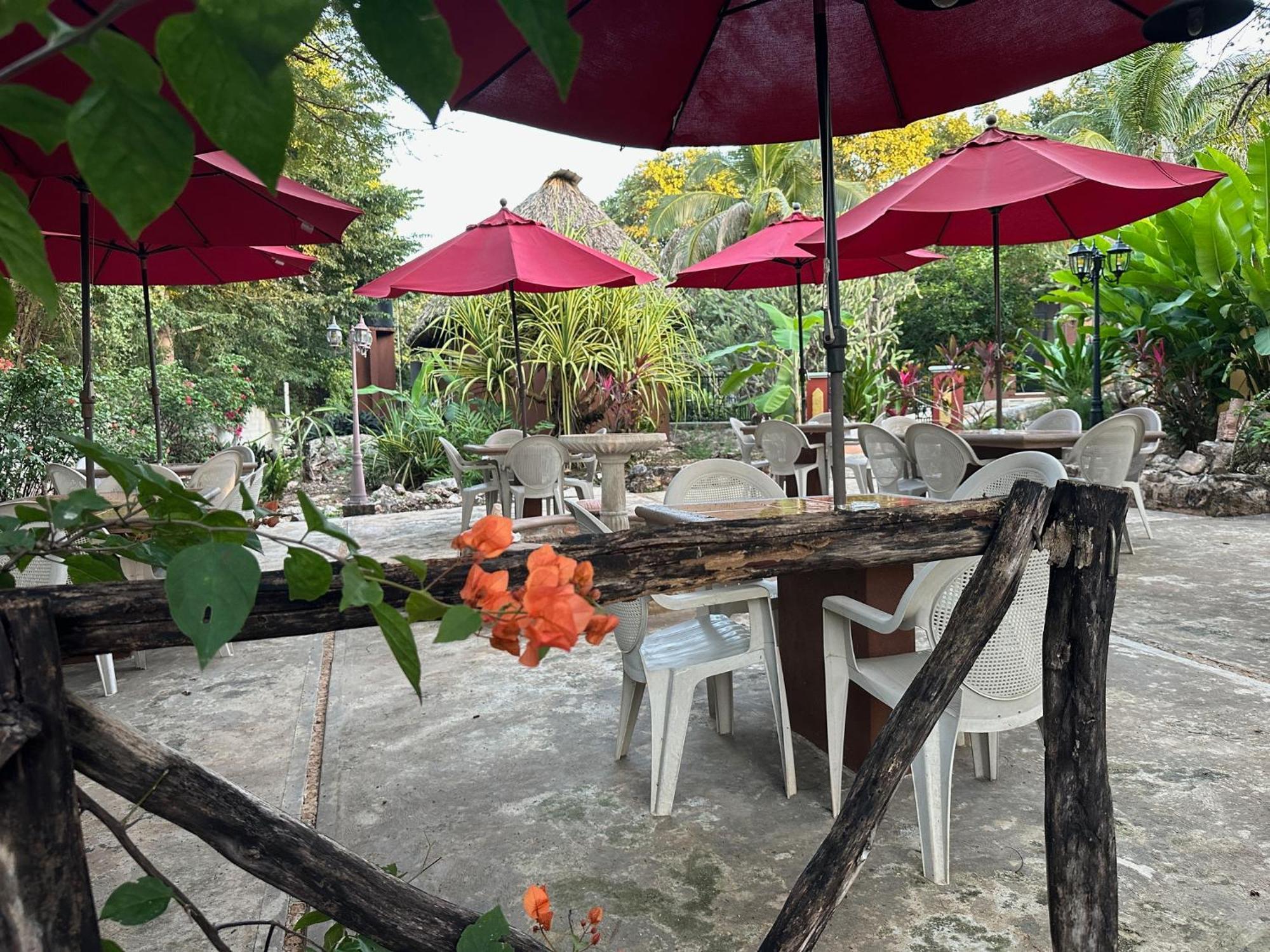 The Pickled Onion B&B And Restaurant Uxmal Santa Elena Exteriör bild