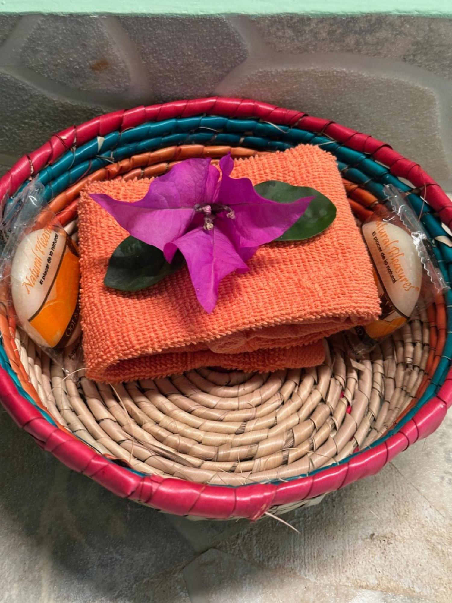 The Pickled Onion B&B And Restaurant Uxmal Santa Elena Exteriör bild