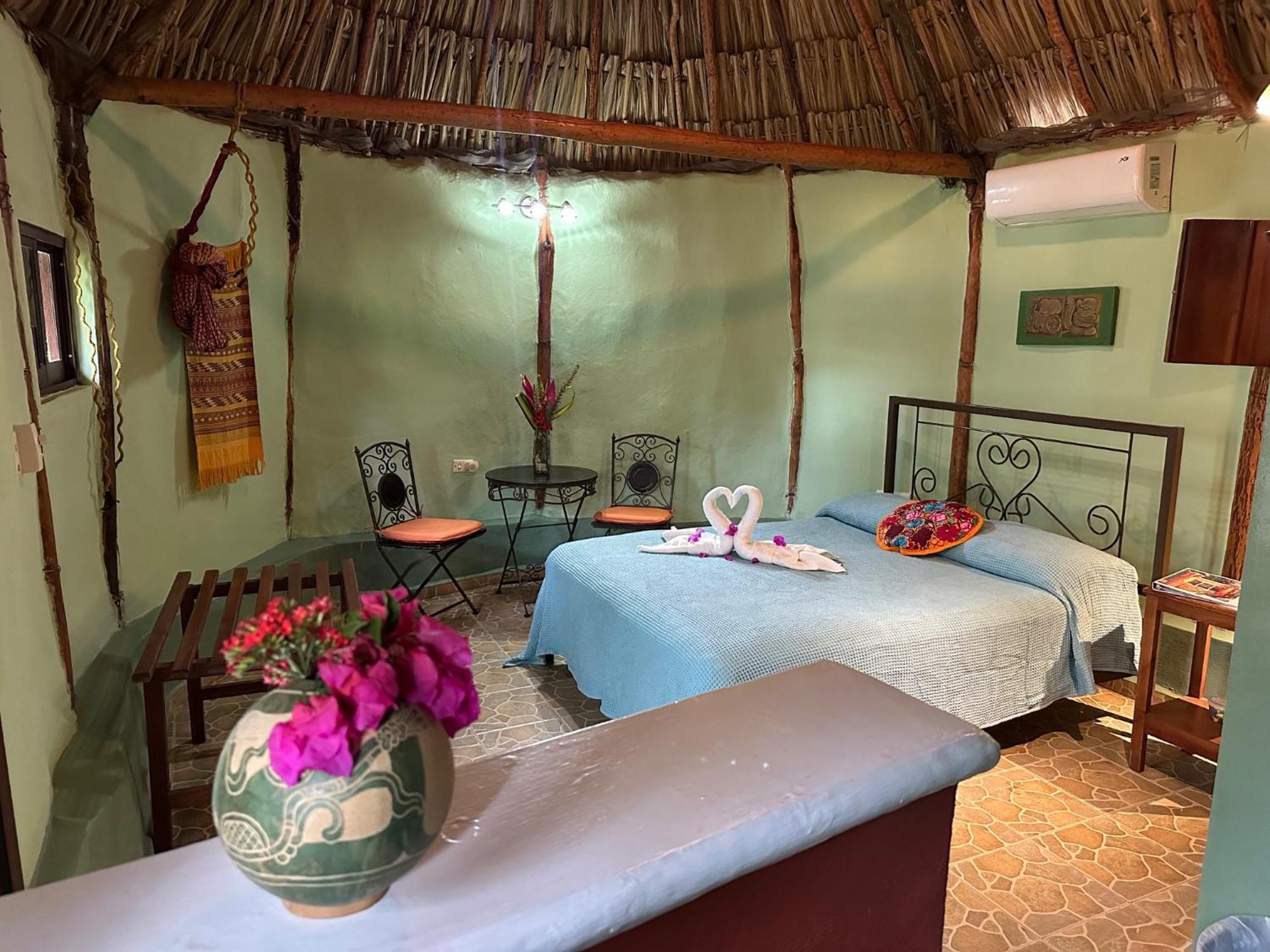 The Pickled Onion B&B And Restaurant Uxmal Santa Elena Exteriör bild