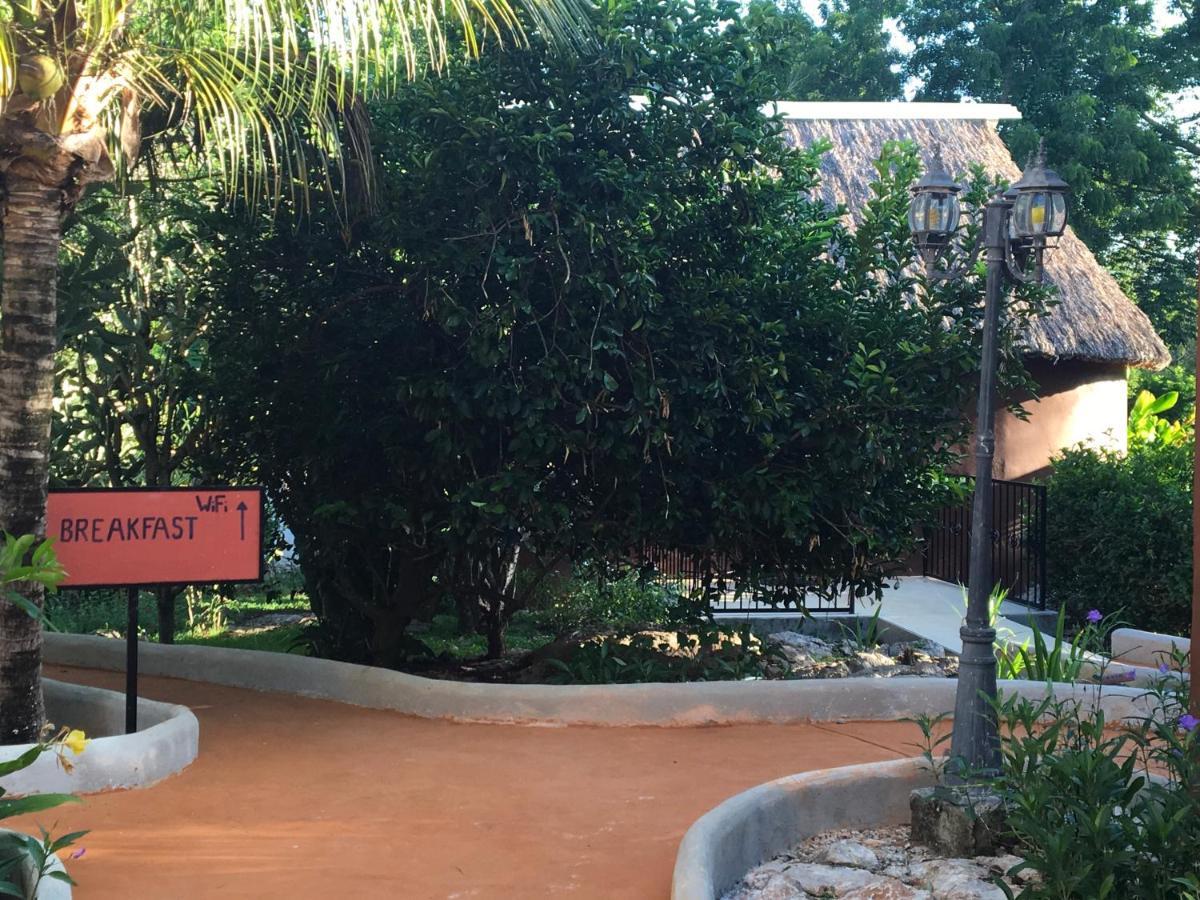 The Pickled Onion B&B And Restaurant Uxmal Santa Elena Exteriör bild